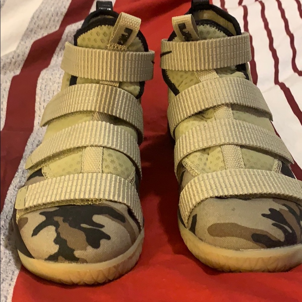 Zoom LeBron Soldier 11 Camo